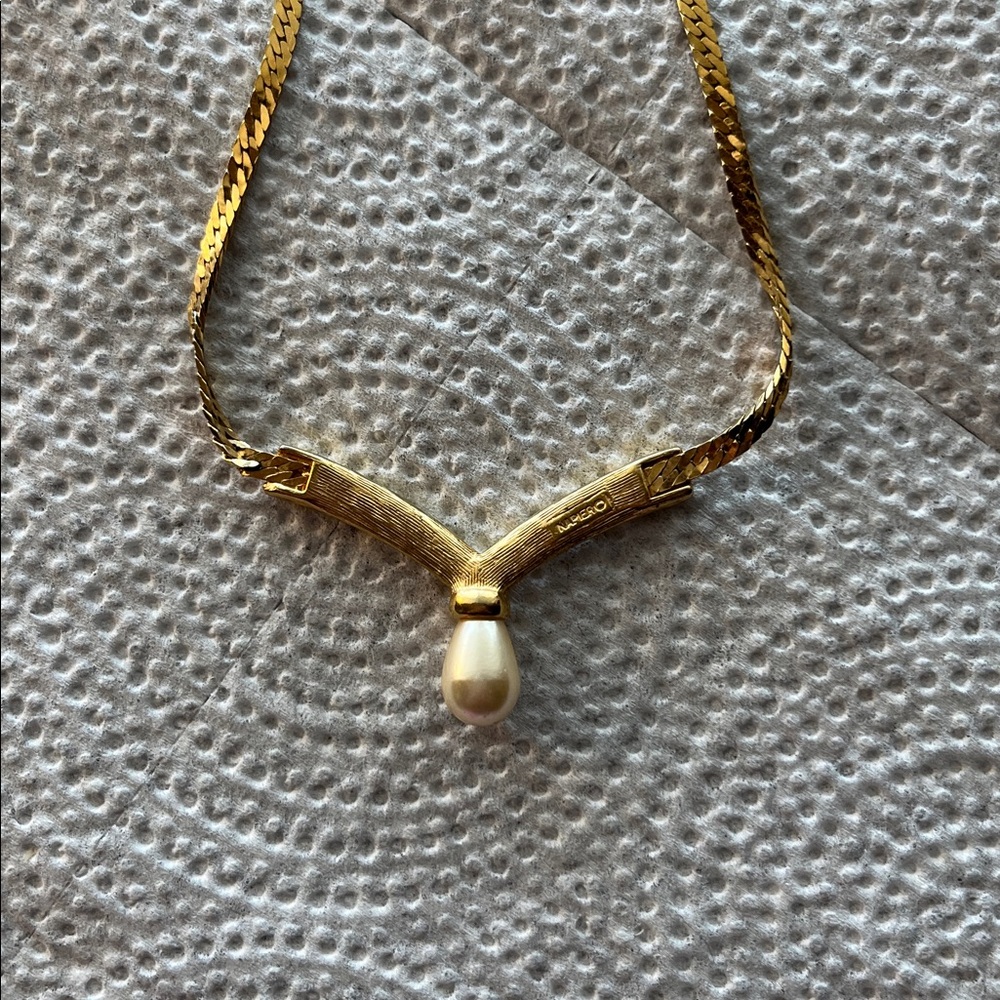 🎀🤍🎀🤍Napier Goldstone  Necklace with faux Pearl Pendant - Picture 4 of 4